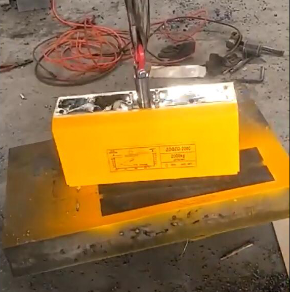 自动磁力吸盘吸吊5吨钢坯应用实例.jpg